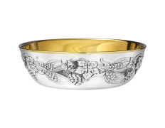 Patena de plata con uvas y espigas en relieve