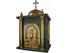 Sagrario de bronce y mármol con cáliz cincelado