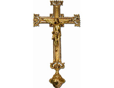 Cruz parroquial con elementos cincelados