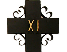 Vía Crucis con estaciones de forja pintadas