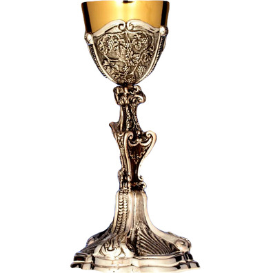 Cáliz de plata asimétrico con elementos litúrgicos cincelados
