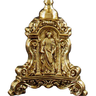 Candelero de bronce con pie cincelado