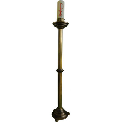 Candelero de pie con decoración sencilla