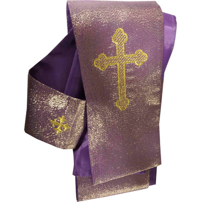 Casulla bordado Cristo en la Cruz morado