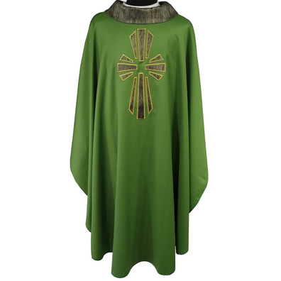 Casulla de lana con Cruz de seda verde