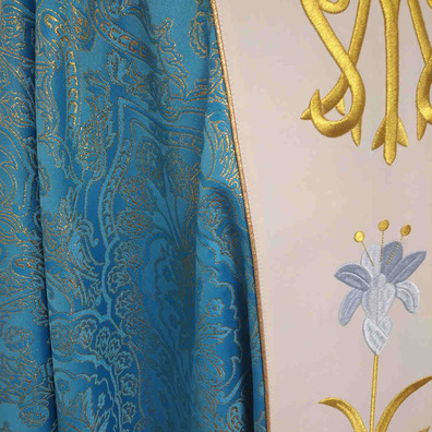 Casulla mariana con estolón central bordado azul