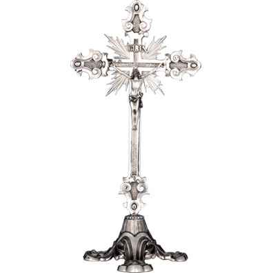 Crucifijo de plata con Cristo en relieve
