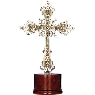 Cruz gótica fabricada en plata de ley
