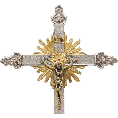 Cruz parroquial de metal cincelado con varal