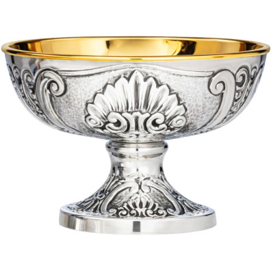 Patena de plata con elementos  en relieve