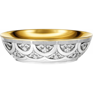 Patena de plata con elementos litúrgicos en relieve