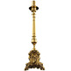 Candelero de bronce con pie cincelado