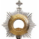 Custodia cincelada con viril dorado